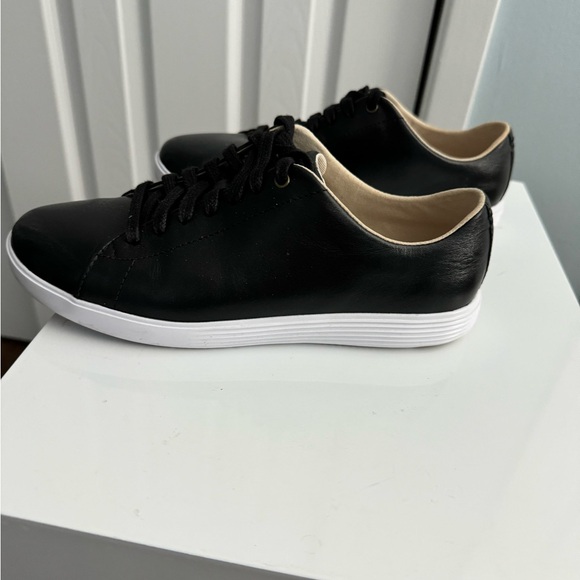 Women’s Cole Haan Black Size 7 Sneakers Great Condition - Picture 4 of 6